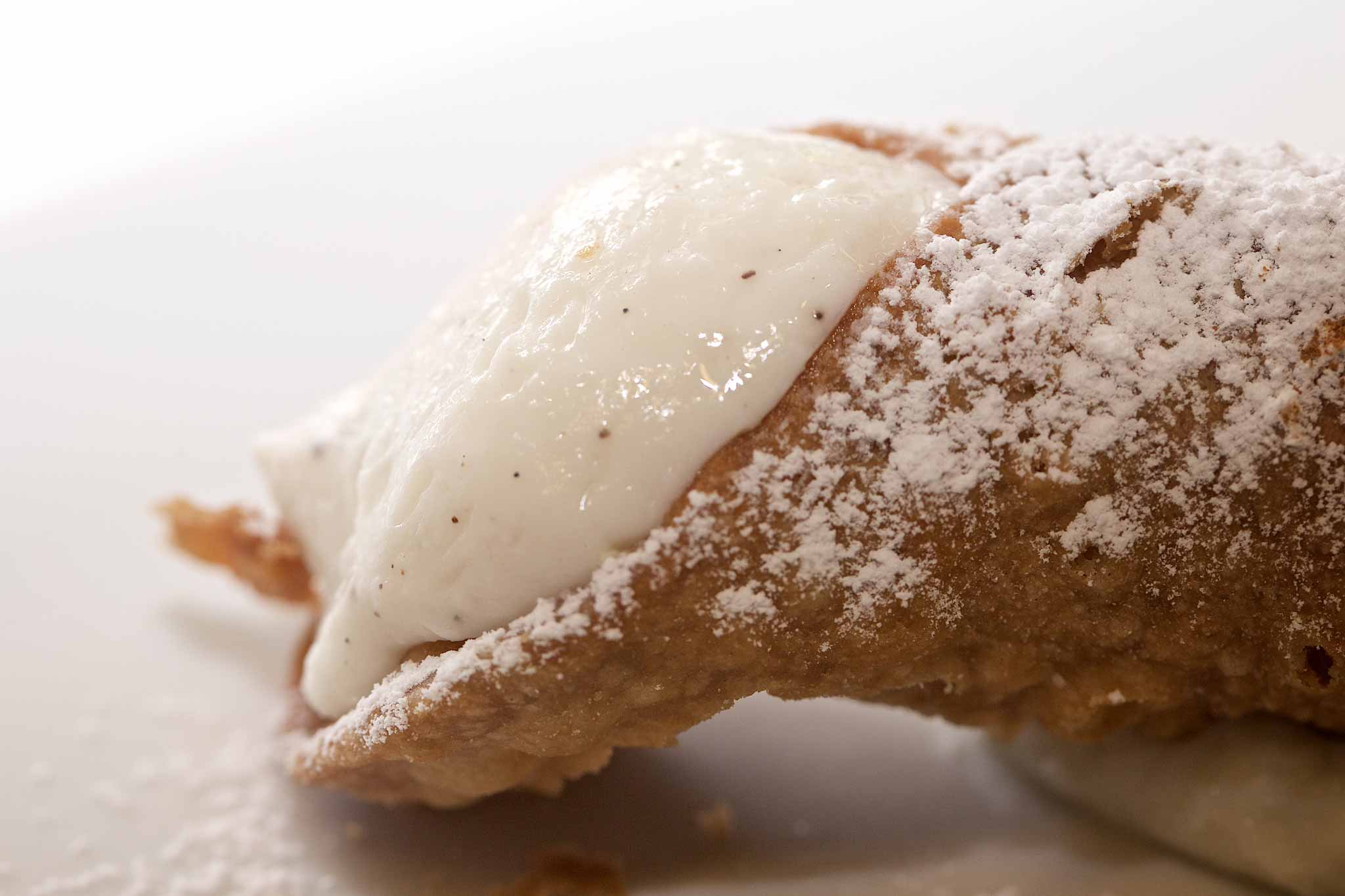 Cannolo siciliano. Dalla Top 30 alla ricetta di Corrado Parisi che sbarca al Mosaico di Ischia