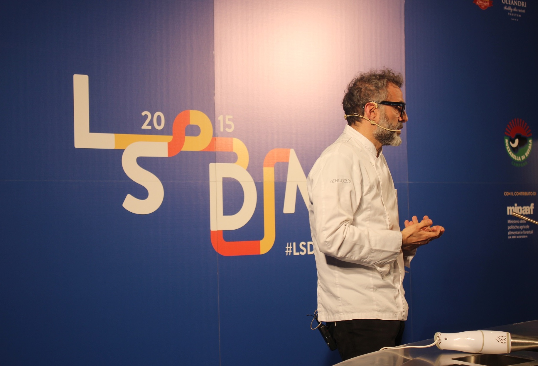 Massimo Bottura e mozzarella: che coglioni non nascere bufala