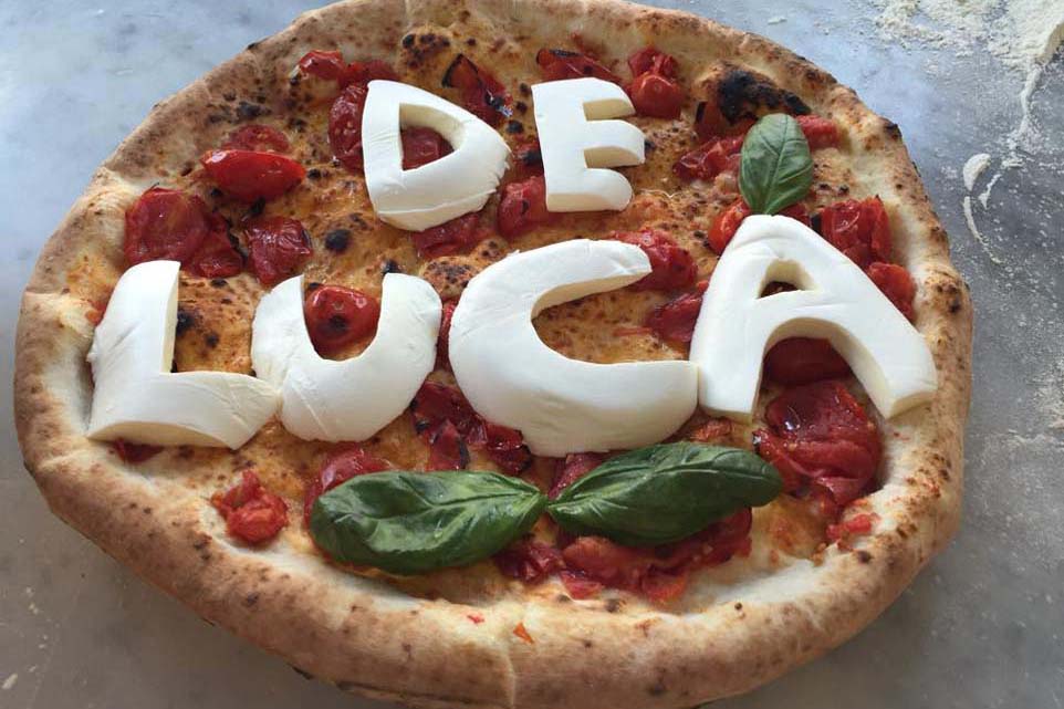 Elezioni regionali. Vincenzo De Luca vuole la pizza nel programma