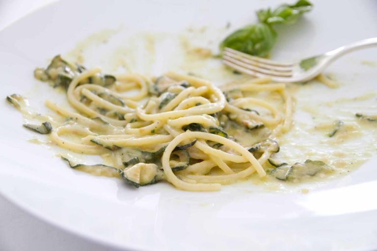 Ricette cult. Teoria e pratica degli spaghetti con zucchine da stella Michelin