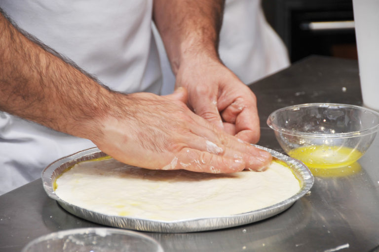 Pizza senza lievito fatta in casa: impasto pronto subito, anche integrale