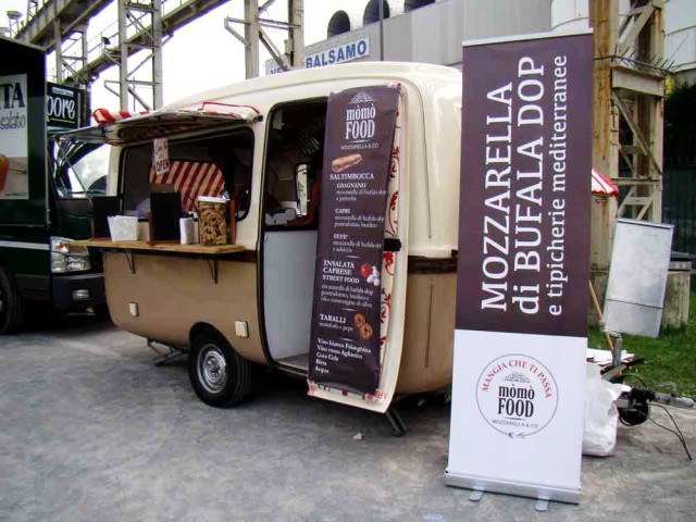 MOMOFOOD-web-street-food