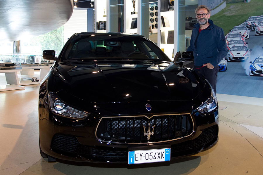 Fuori menu: Massimo Bottura presta la sua Maserati ai clienti appiedati