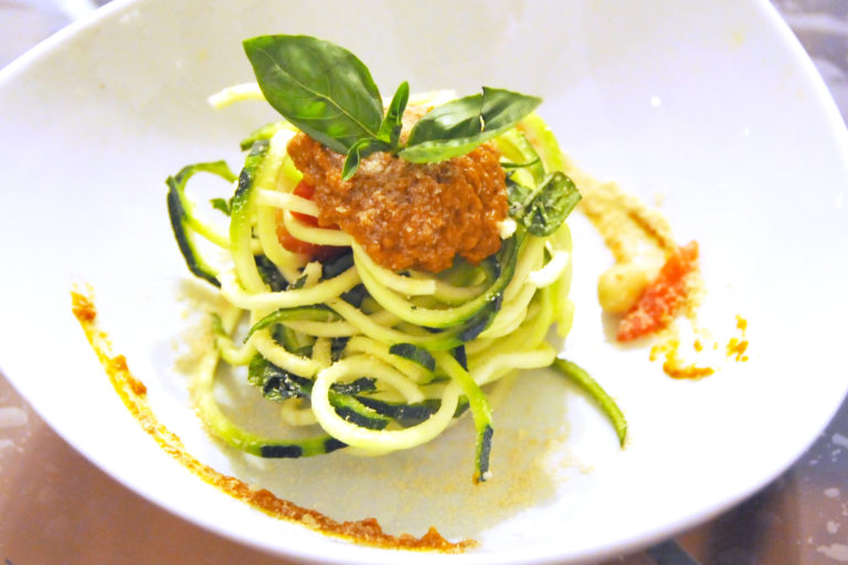 Roma. Vegani, cosa mangerete da Solo Crudo? Spaghetti e zucchine, chiaro