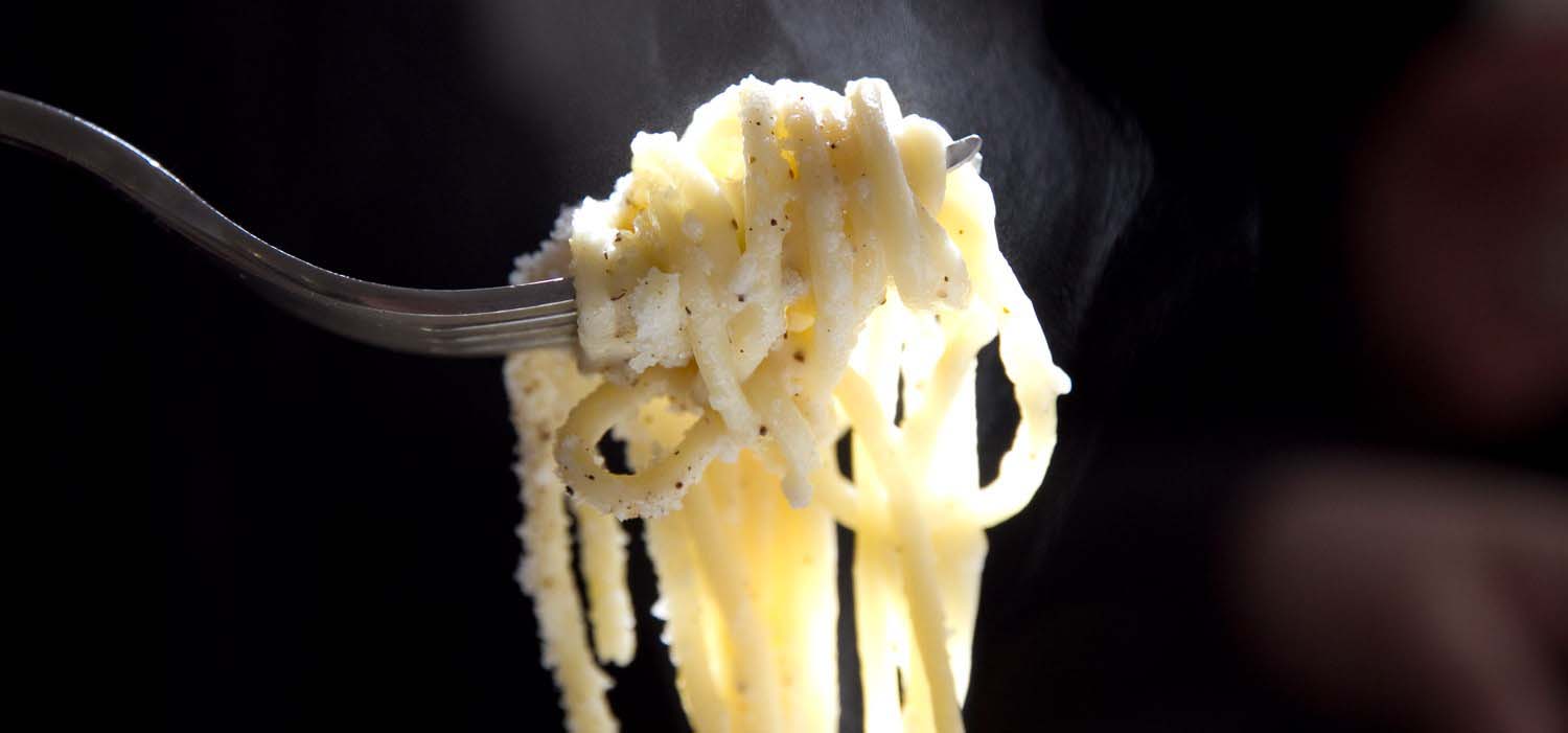 I segreti per 5 ricette perfette di pasta: amatriciana, carbonara, cacio e pepe, al pomodoro, con il pesto