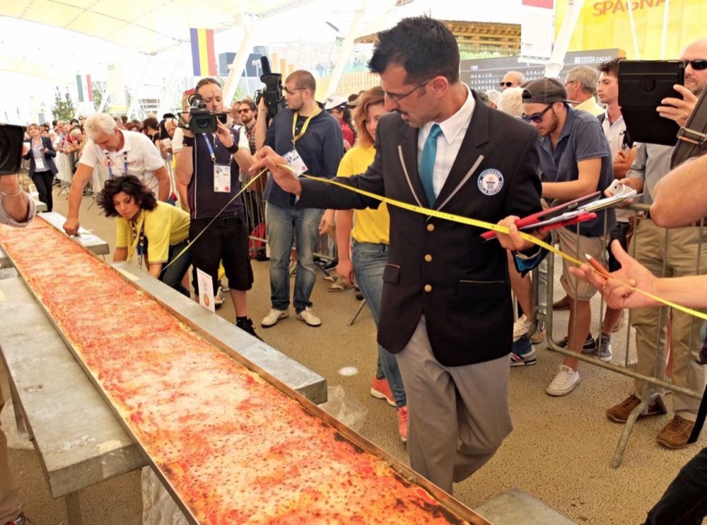 Pizza record a Expo: più lunga di 1,5 km