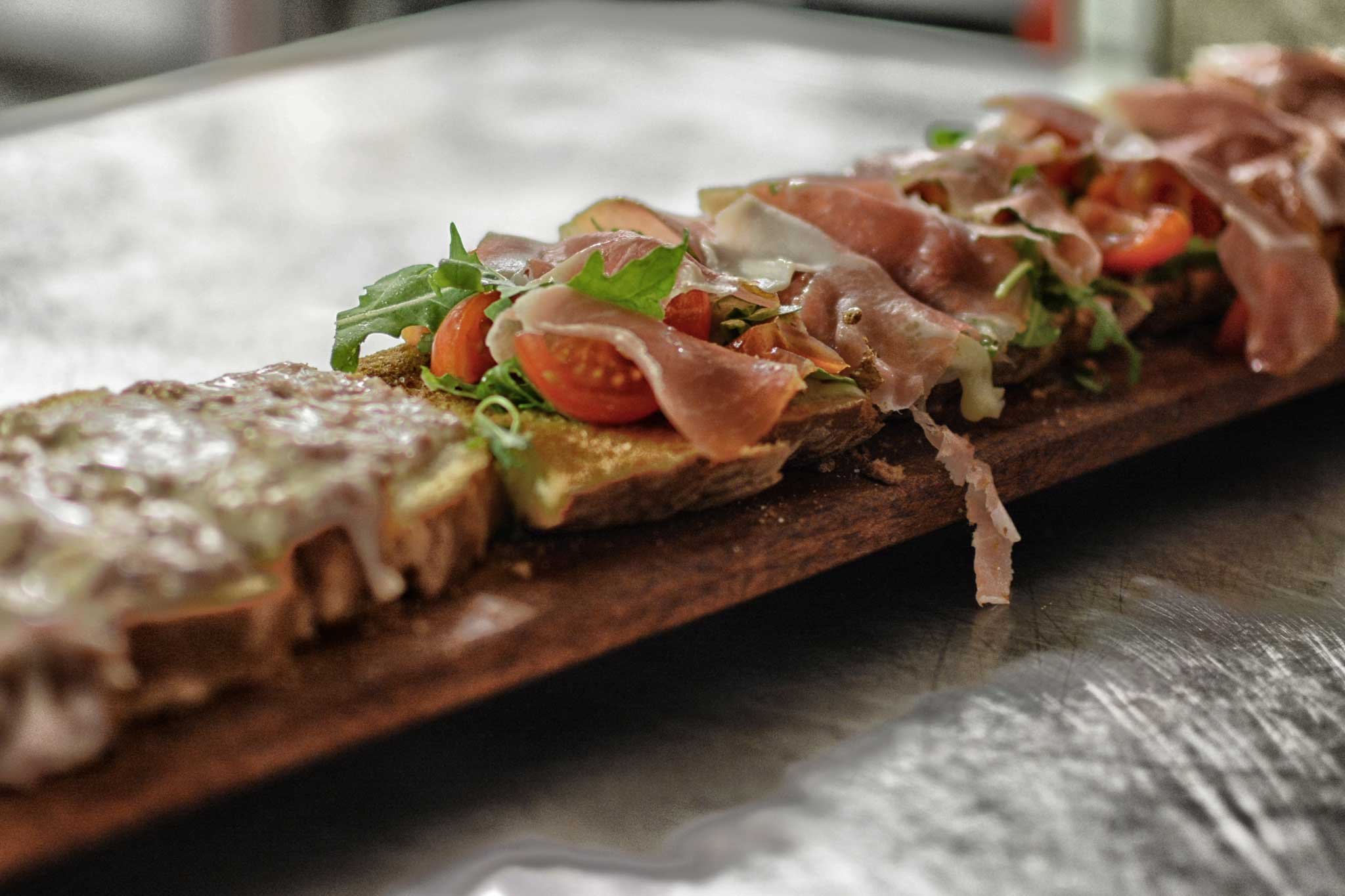 Firenze. Apre Johnny Bruschetta, tuscan bistrot che vi fa mangiare a 18 €