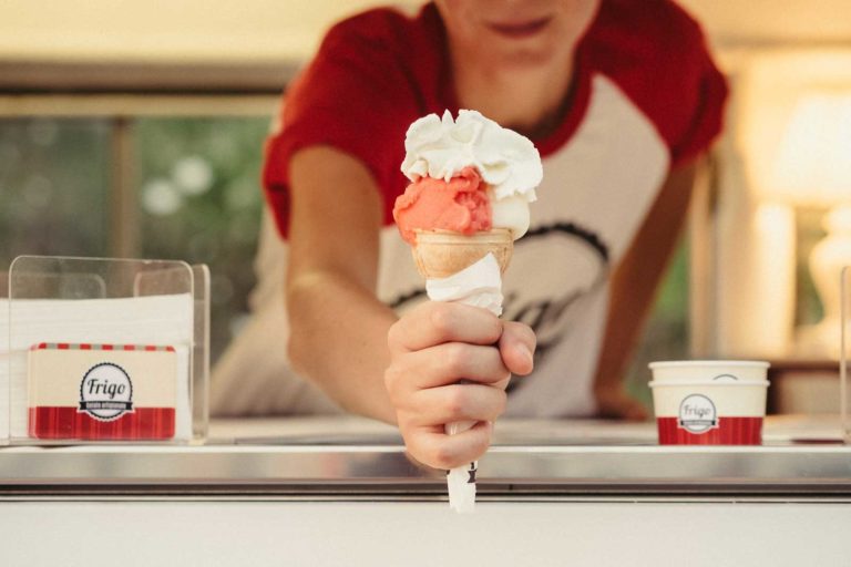 Gelato. La sostenibile leggerezza del food truck Frigo che preannuncia insoliti aperitivi