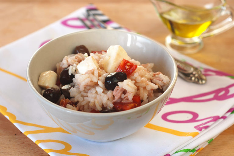 Ricette. Come fare una super insalata di riso semplice e di qualità