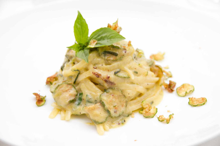 La pasta e zucchine alla Nerano è spaziale con la ricetta del Don Geppi