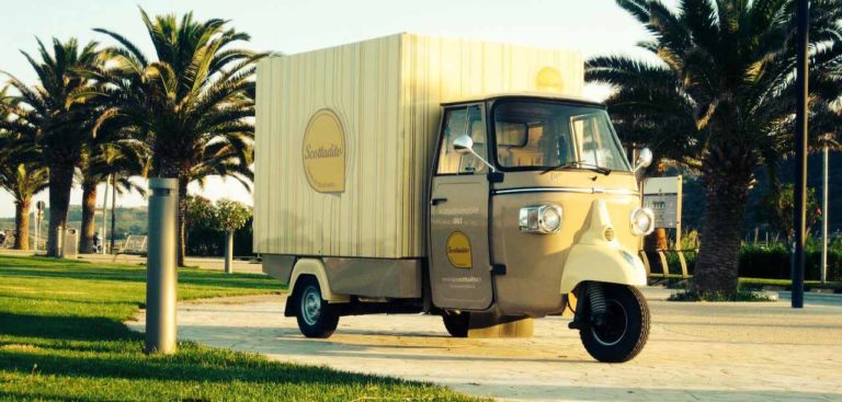 Cracco, Sadler e 80 chef stellati contro pescherie-ristoranti e food truck