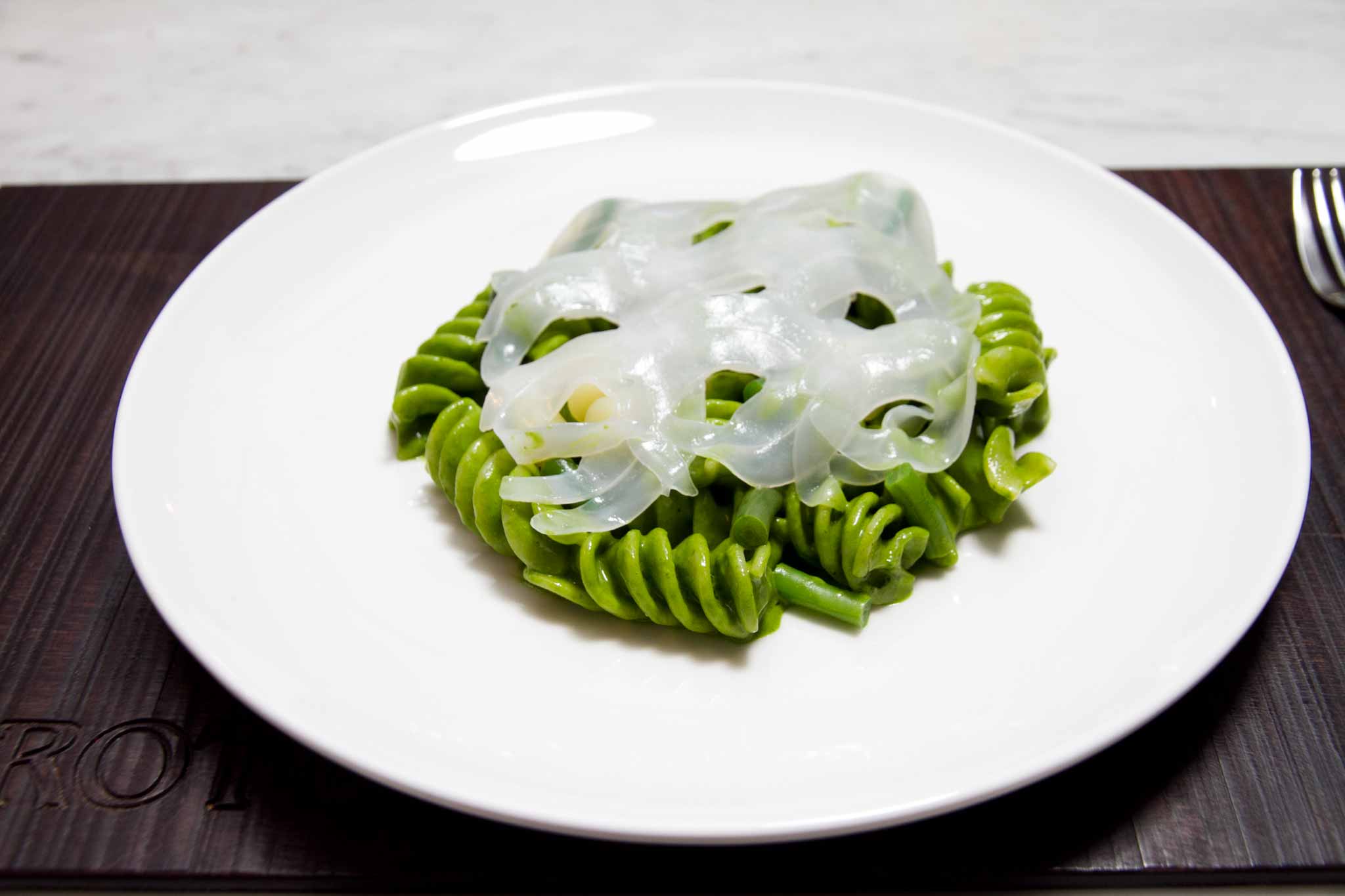 Fusilli con pesto e seppia di Kotaro Noda che potete incontrare a Taste of Roma