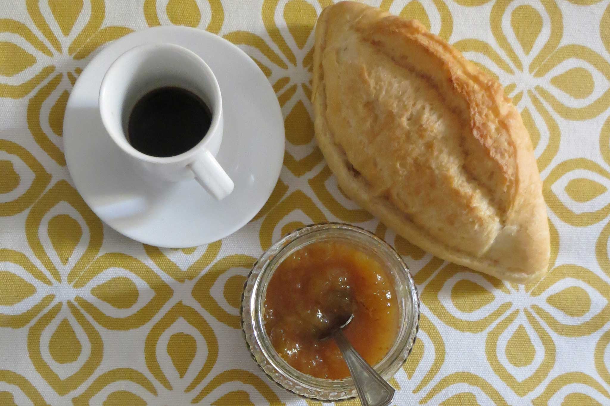 Roma. Dar Ciriola per la colazione a 3 € con pane burro e marmellata