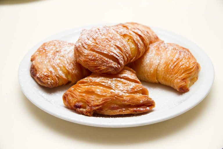 Sfogliatelle ricce e frolle. Le migliori e le peggiori a Napoli e dintorni