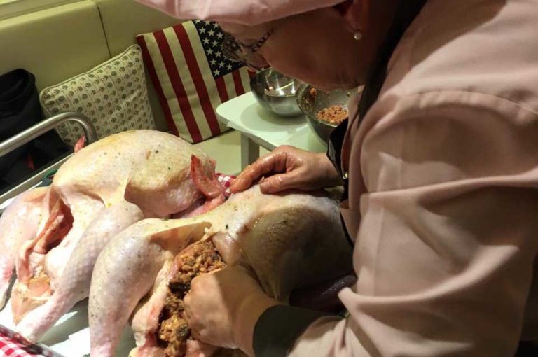 Thanksgiving. Quanto costa e dove mangiare il tacchino in Italia