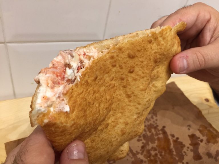 Napoli. Apre oggi Zia Esterina, la pizza fritta di Gino Sorbillo al Vomero