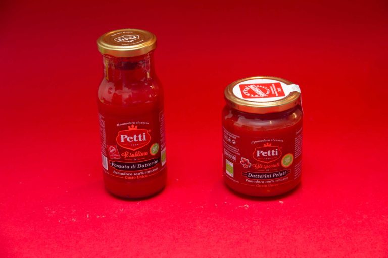 Passata Petti. Sequestrate 4.477 tonnellate di pomodori perché non italiani