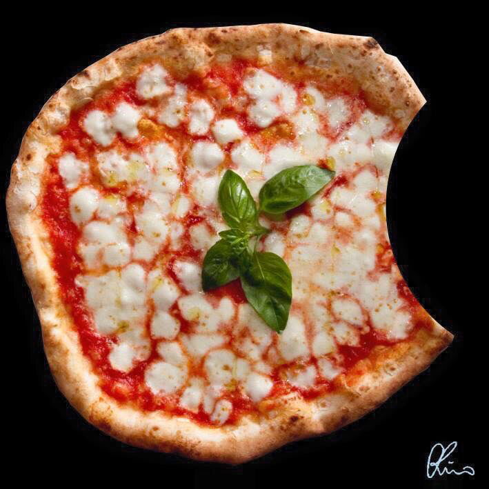 Apple sceglie Napoli e c&#8217;è la pizza morsicata