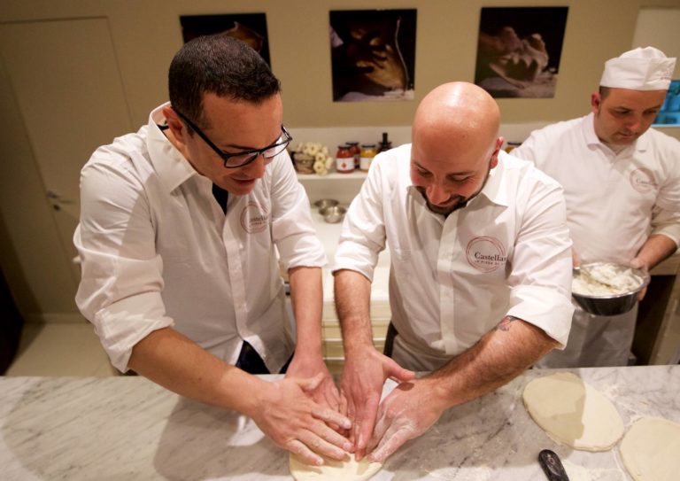 Napoli. Cosa mangiate da Castellano, le pizze di Luca che apre oggi ai Colli Aminei