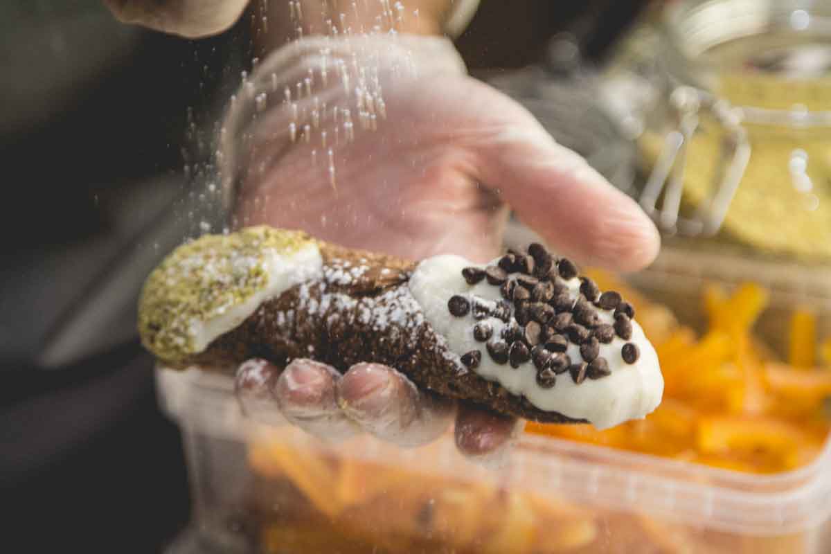 Milano. I cannoli siciliani in Corso Magenta da assaggiare entro il 31 luglio