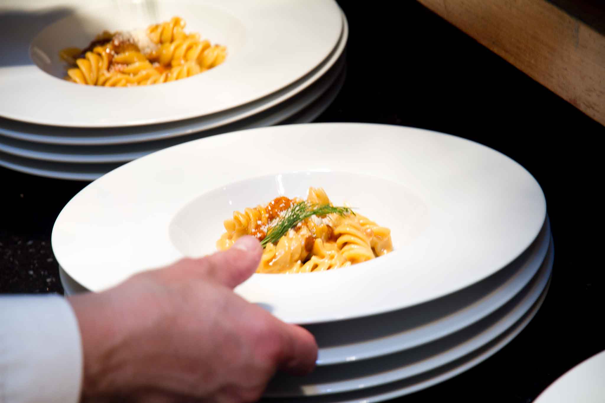 Elogio incondizionato della cacio e pepe di Oliver Glowig da Settembrini