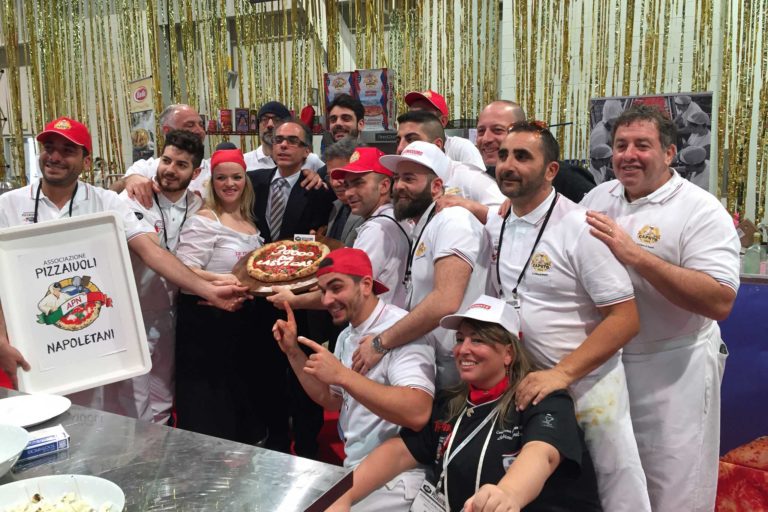 Pizza Unesco. È festa con 30 mila firme raccolte a Las Vegas