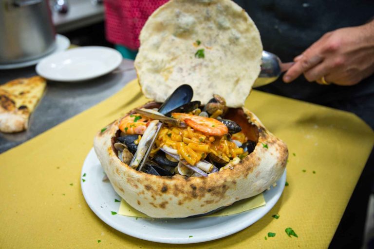 Napoli. Antica Capri, trattoria per mangiare pesce a 30 €