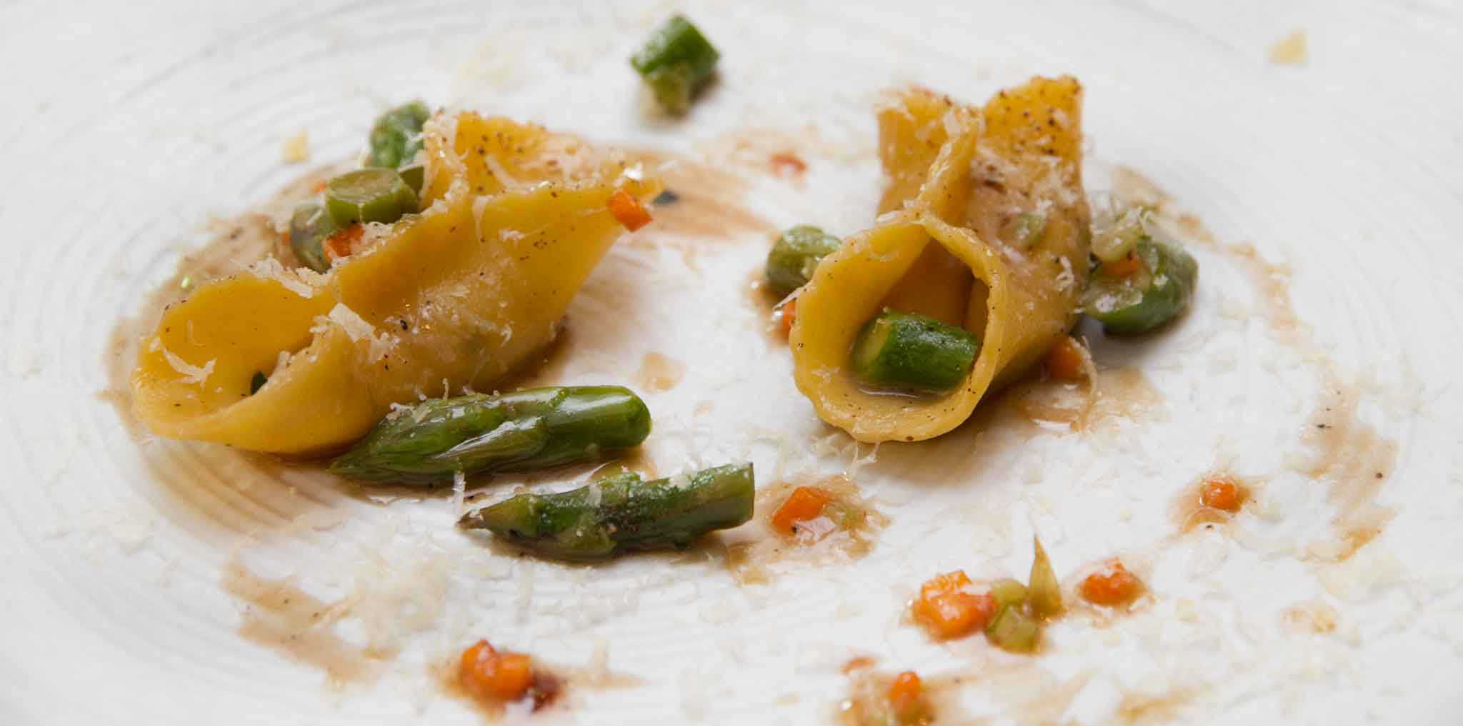 Roma. Per Me di Giulio Terrinoni: pranzo di pesce con tappi stellari