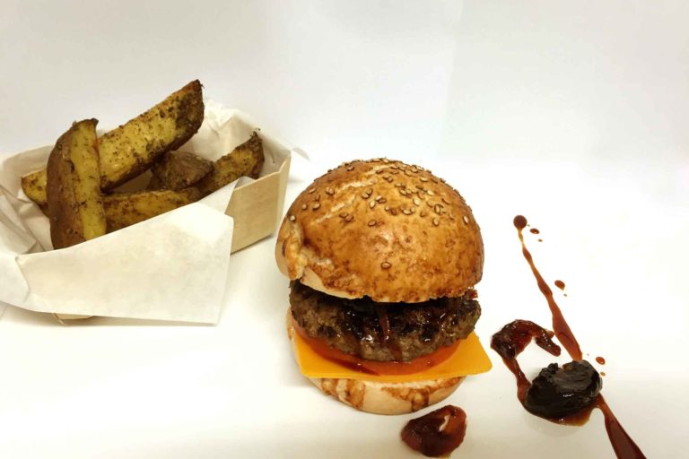 Hamburger. Ricetta gluten free con prugne e aceto balsamico