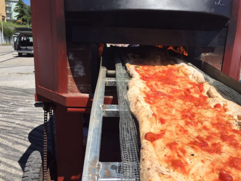 Pizza più lunga del Mondo. Napoli vuole il record