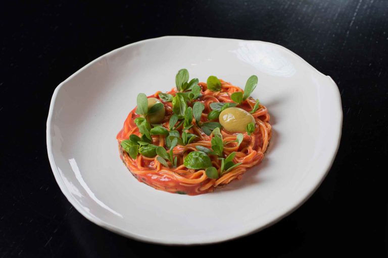 Insalata di pasta: ricetta di un piatto comodo che in estate risolve il pasto