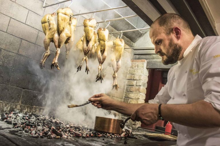 Napoli. Pizze, taralli e maialino alla brace con Sorbillo, Martucci, Recanati e Infante da Campania Mia