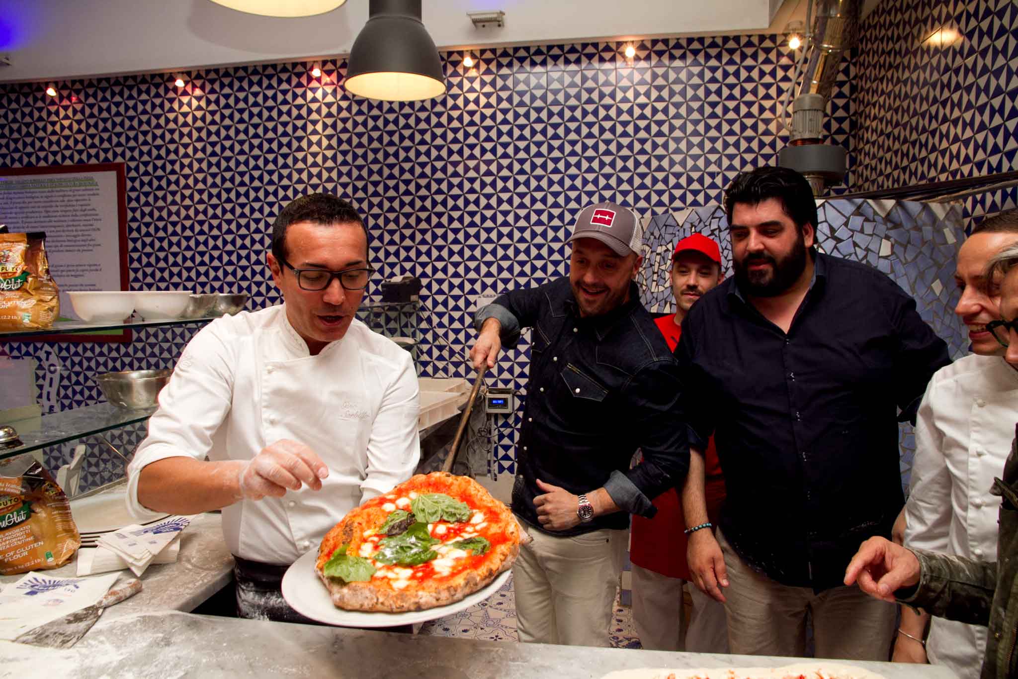 Pizza show. La sfida Cannavacciuolo, Bastianich, Barbieri, Cracco da Gino e Toto Sorbillo a Napoli