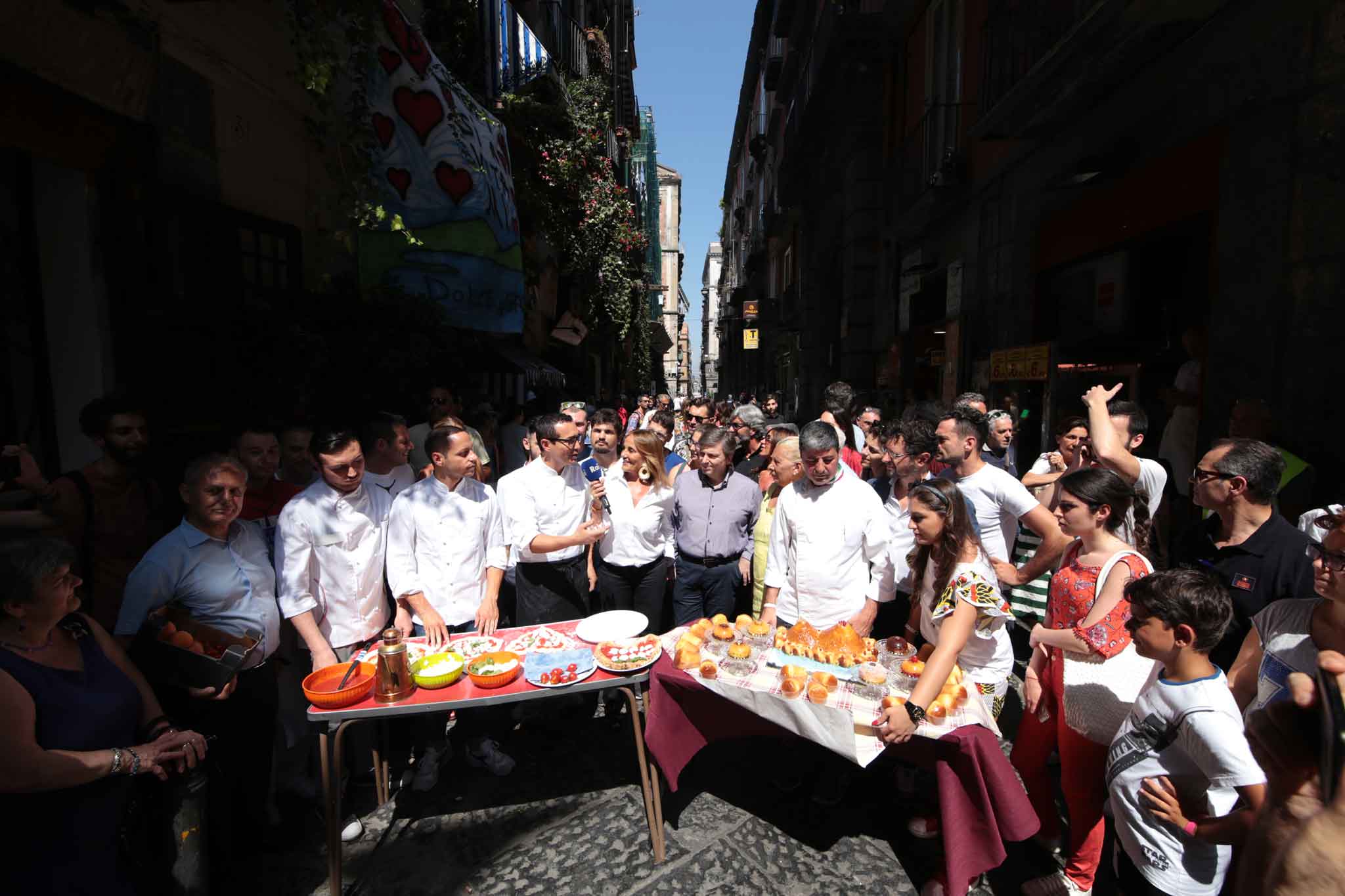 La pizza di Gino Sorbillo non è solo moda nonostante Dolce e Gabbana a Napoli