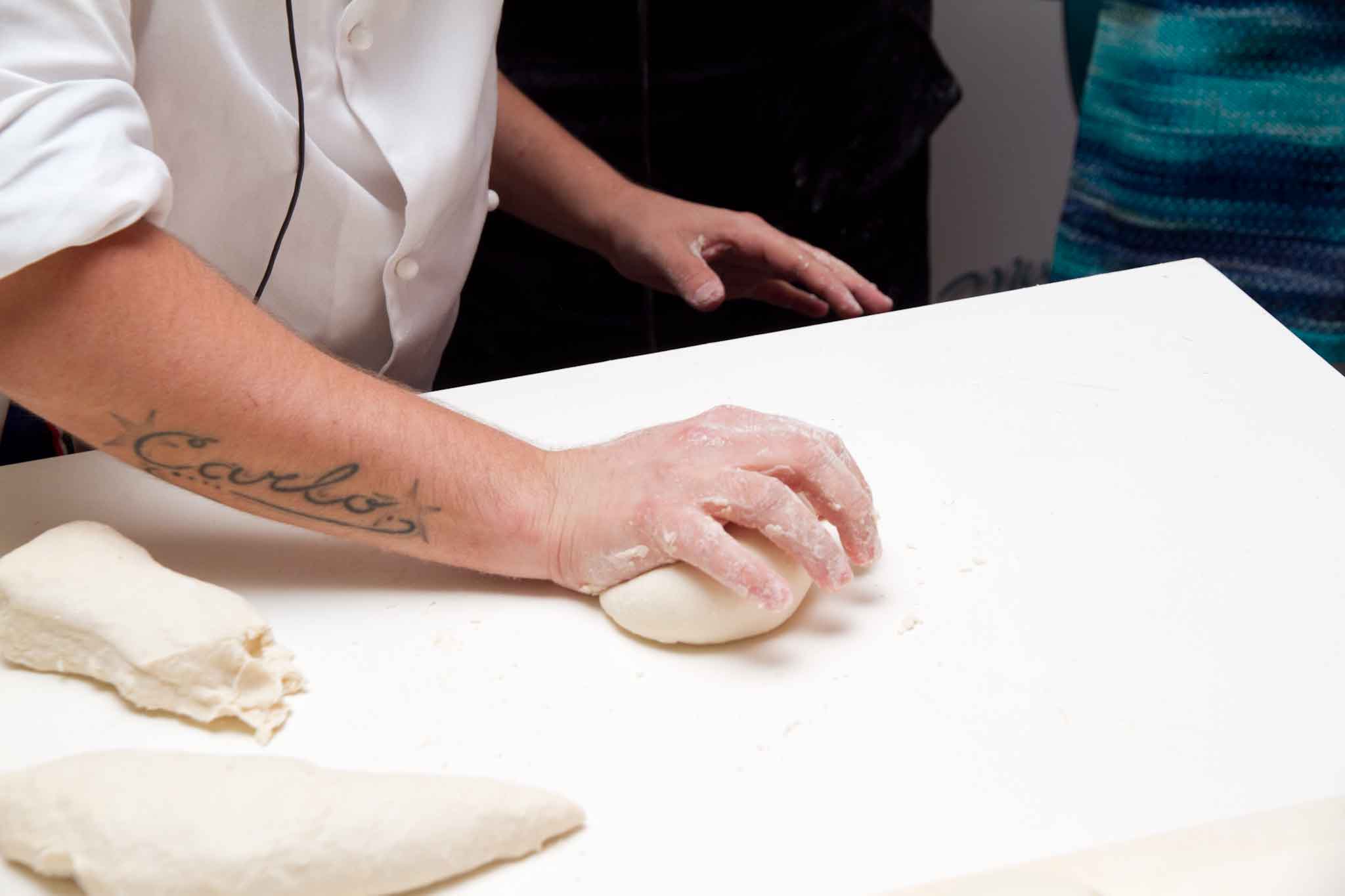 La ricetta perfetta della pizza a casa di Carlo Sammarco