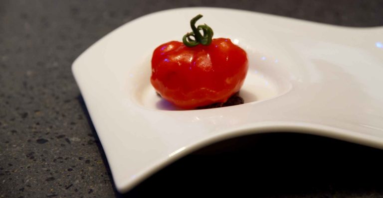 Elogio incondizionato del pomodoro nei piatti di Agostino Iacobucci a Battipaglia