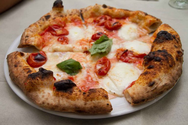 Napoli. La pizzeria Ciarly pronta a entrare nell&#8217;olimpo della pizza più buona