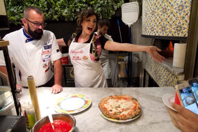 I trucchi per fare la pizza napoletana nel forno di casa che nemmeno un pizzaiolo conosce