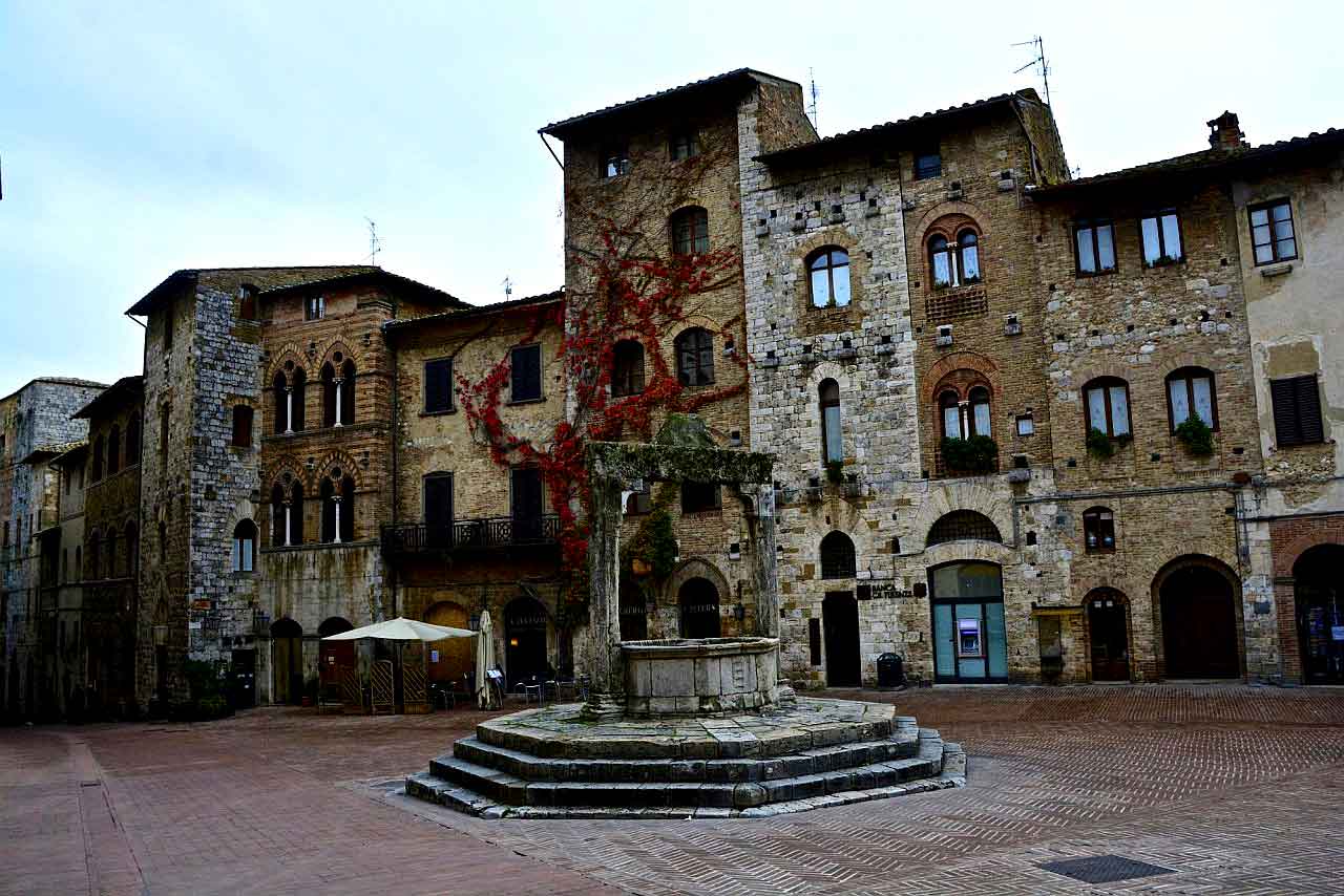 san-gimignano-piazza-della-cisterna