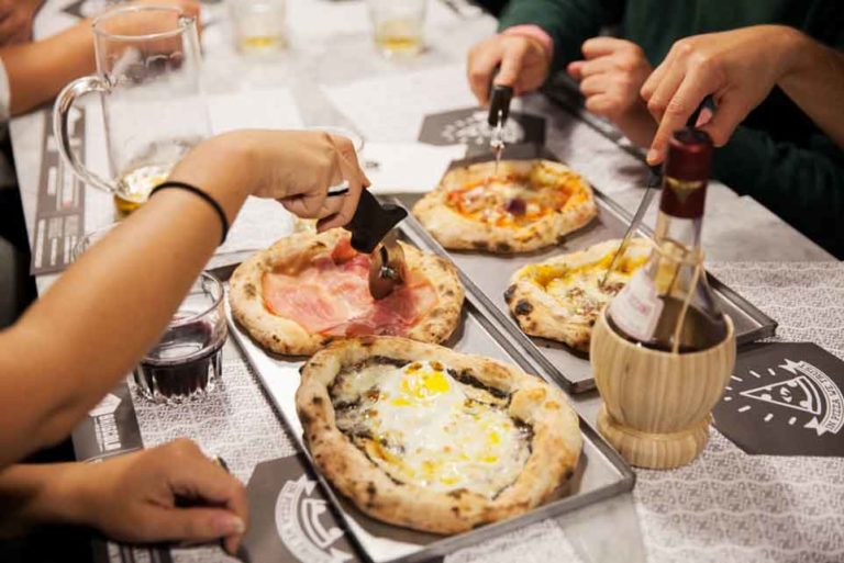 Milano. La pizza della nuova Briscola in Sempione alla prova dei food blogger