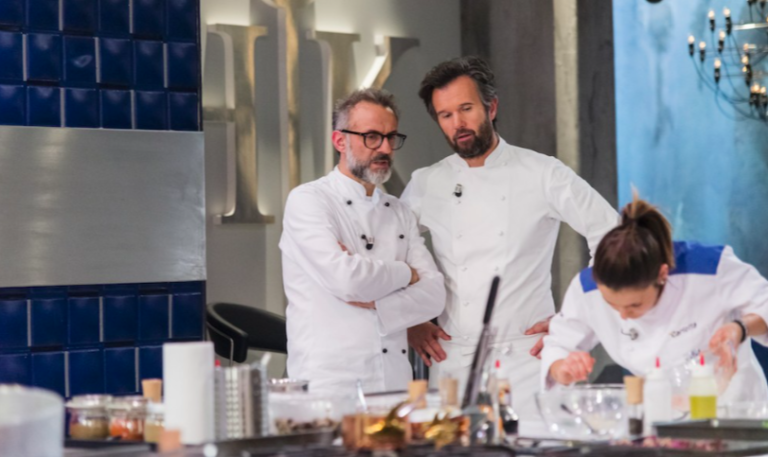 Hell&#8217;s Kitchen. Parte la terza stagione con Carlo Cracco e arriva Massimo Bottura