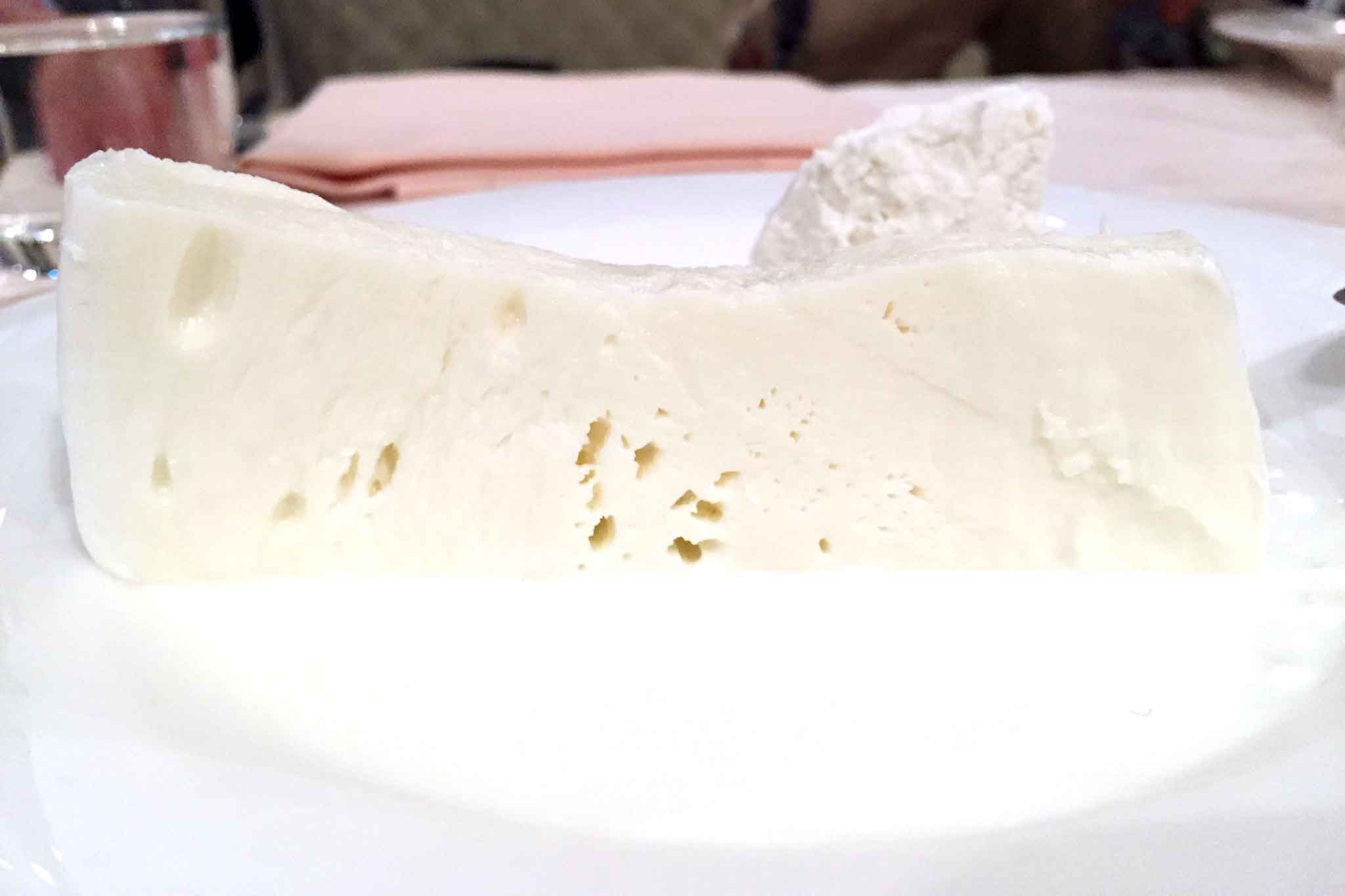 Mozzarella di bufala congelata: la congiura e la Guerra dei Pizzaioli