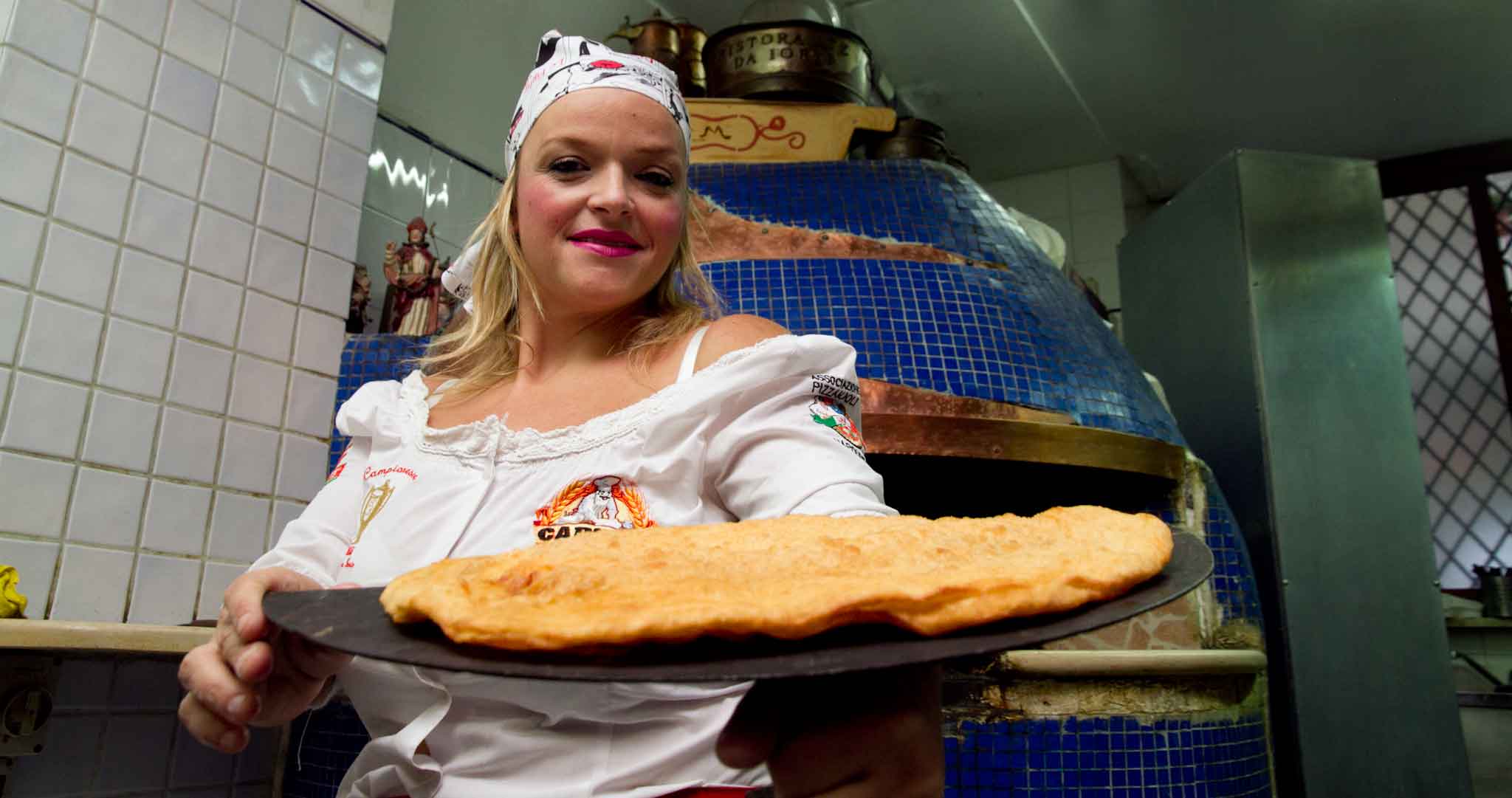 Pizza. Teresa Iorio inventa la femmena e fritta e si sposta sul lungomare di Napoli