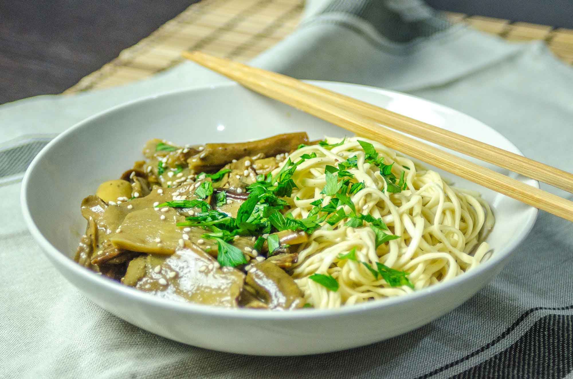 Ricetta. Funghi porcini e spaghetti di soba per un primo piatto vegan