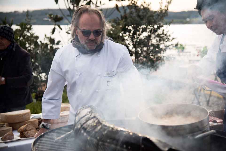 Vongole avariate: Marco Sacco, chef 2 stelle Michelin, rischia 8 mesi