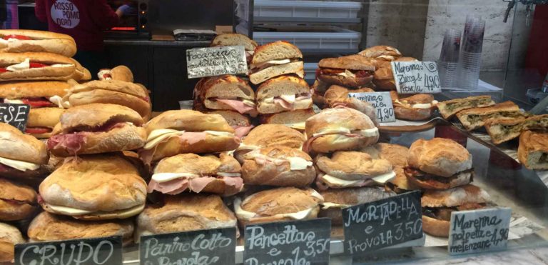 Milano. La Puteca, bottega di street food napoletano, apre nella metro della Stazione Centrale