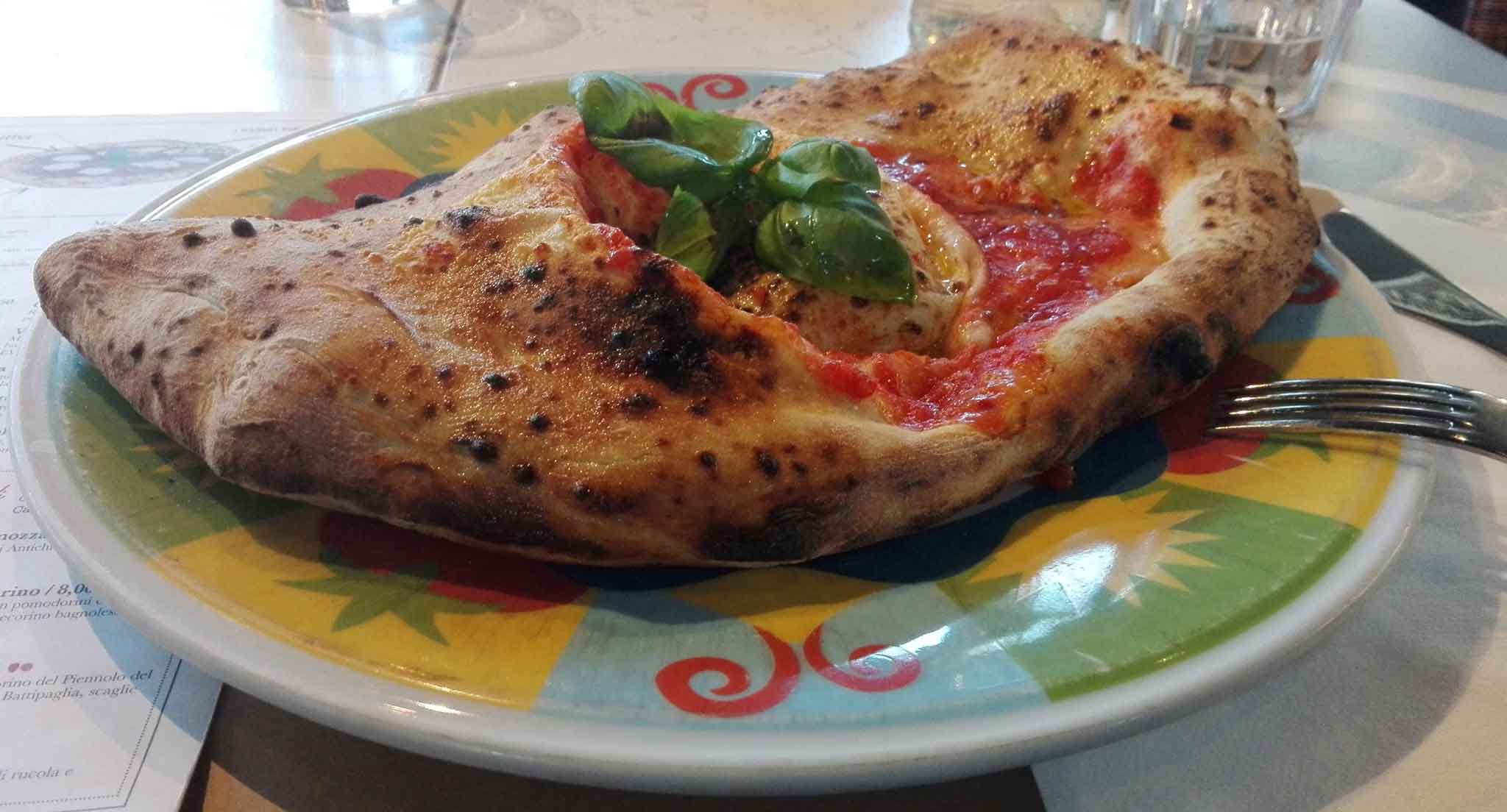 Milano. Il calzone di Vincenzo Capuano è il miglior investimento in pizza della città