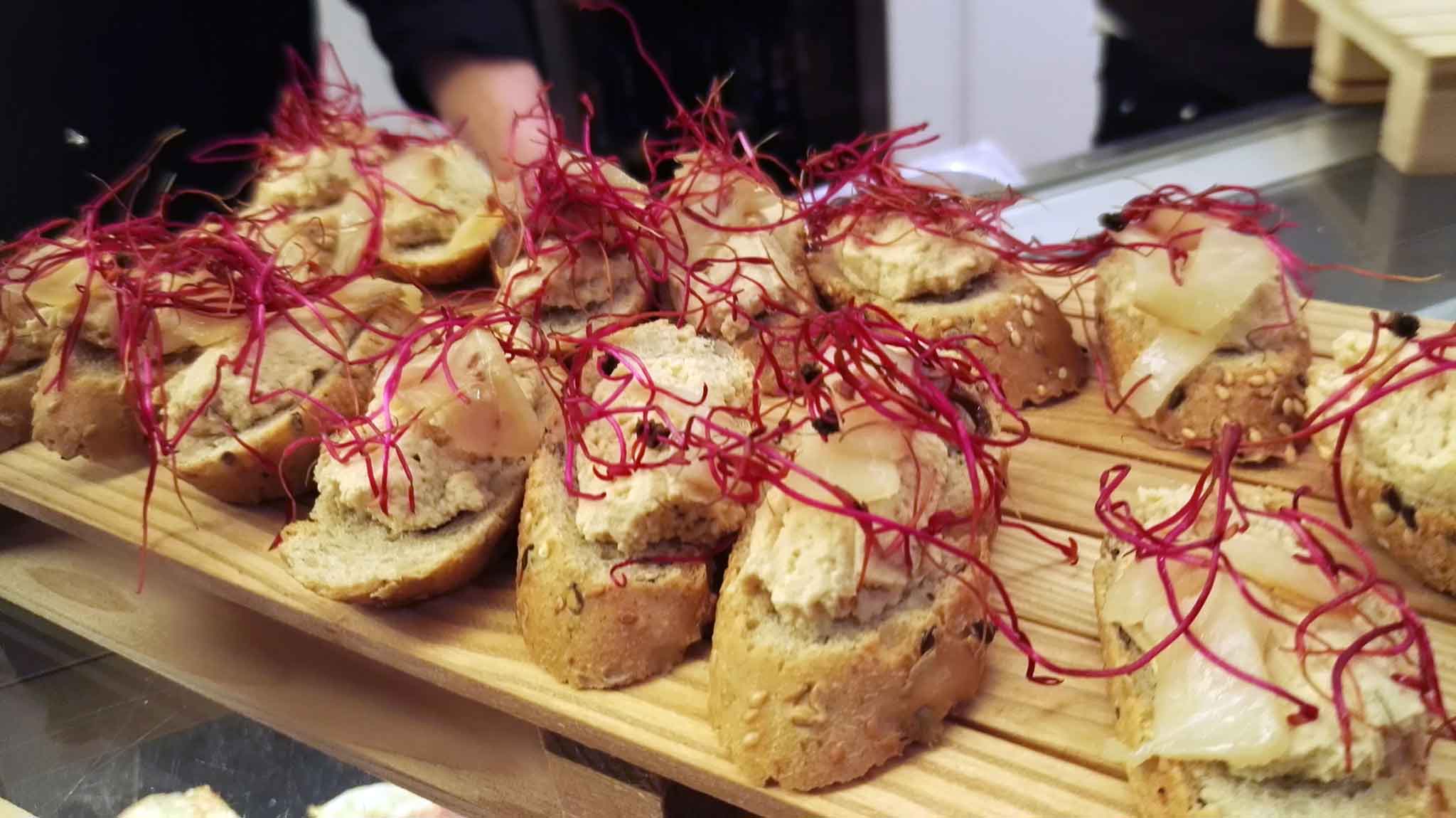 Napoli. Carlo Olivari e gli appetizer con spume di vino