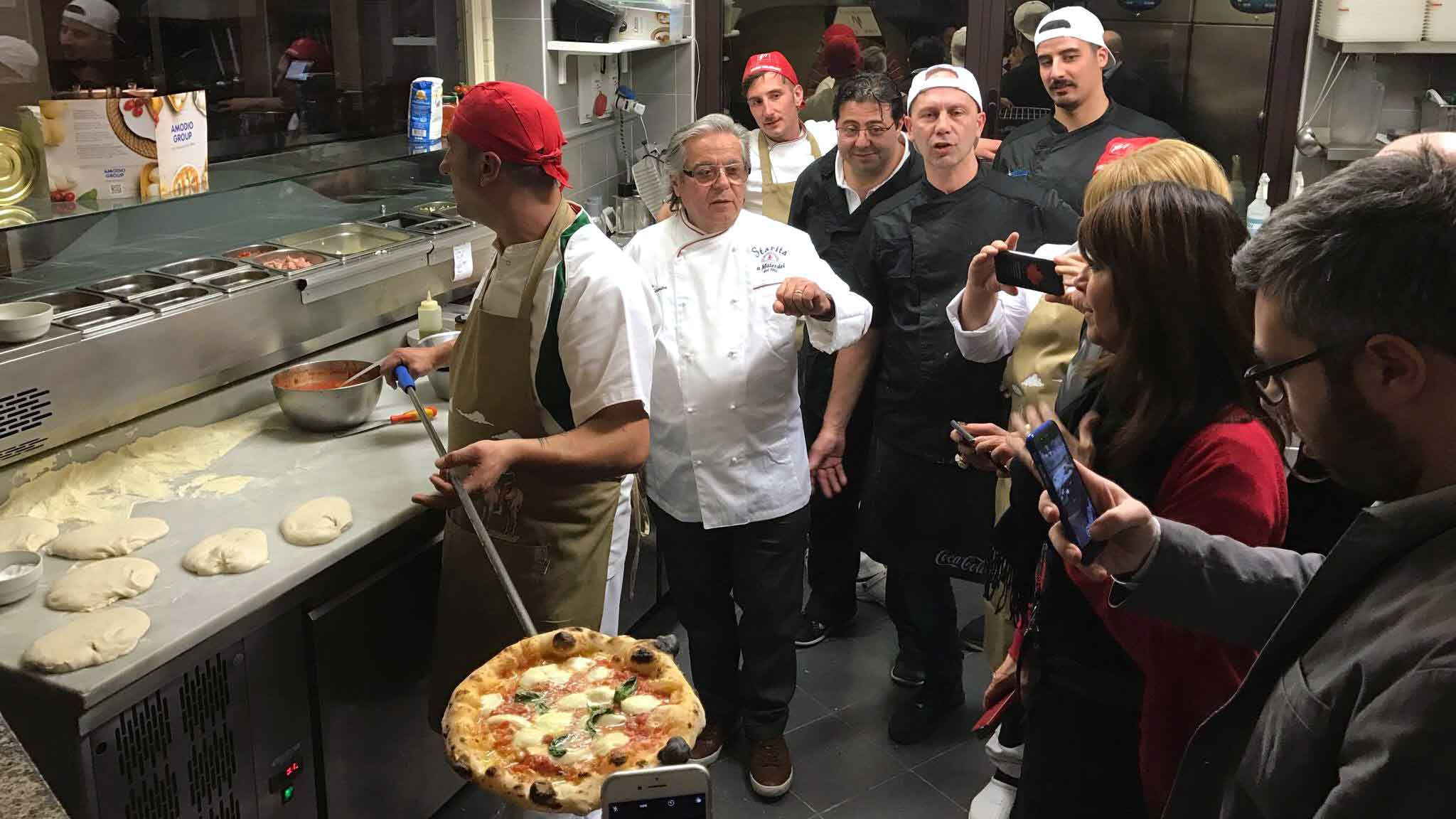 Com&#8217;è la pizza di Don Antonio Starita che sbarca a Firenze insieme alla fritta dei Tutino alla Buonerìa