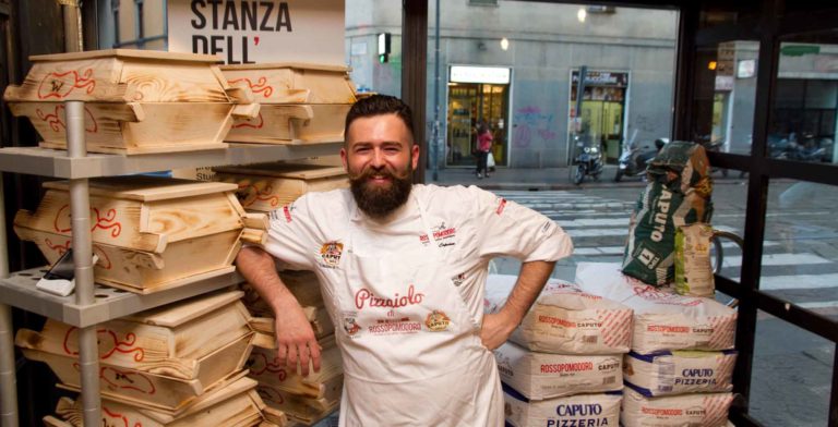 Milano. Vincenzo Capuano stupisce con la nuova pizza fritta: che sia il Re delle pizze in città?